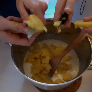 Hanna und Luke machen gestovte Kartoffeln