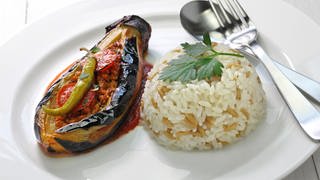 Karniyarik und Reisnudel-Pilaw - Türkische Gefüllte Aubergine und nussiges Reisgericht
