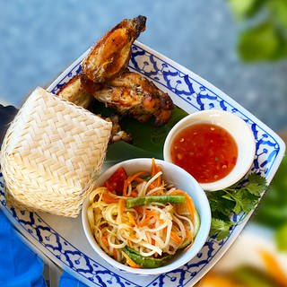 Thailändisches Hühnchen mit Papaya Salat