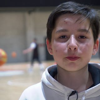 Tom beim Basketballtraining