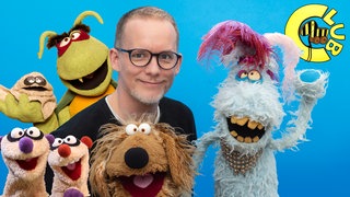 Martin Reinl mit seinen Puppen