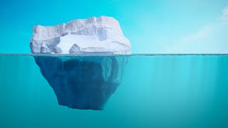 Ein Eisberg unter Wasser