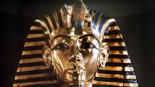 Goldmaske der Mumie eines ägyptischen Königs
